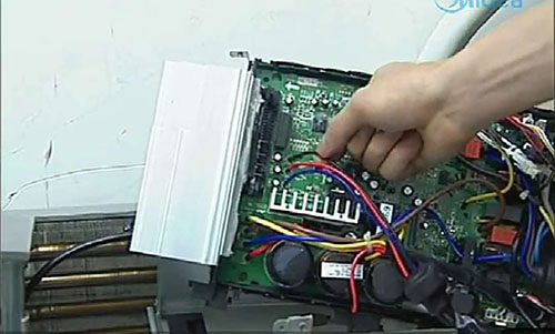 江南美的空调电话是多少