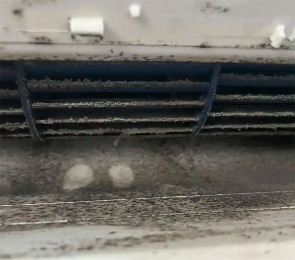 江南空调吹的风有股烧焦味是怎么回事